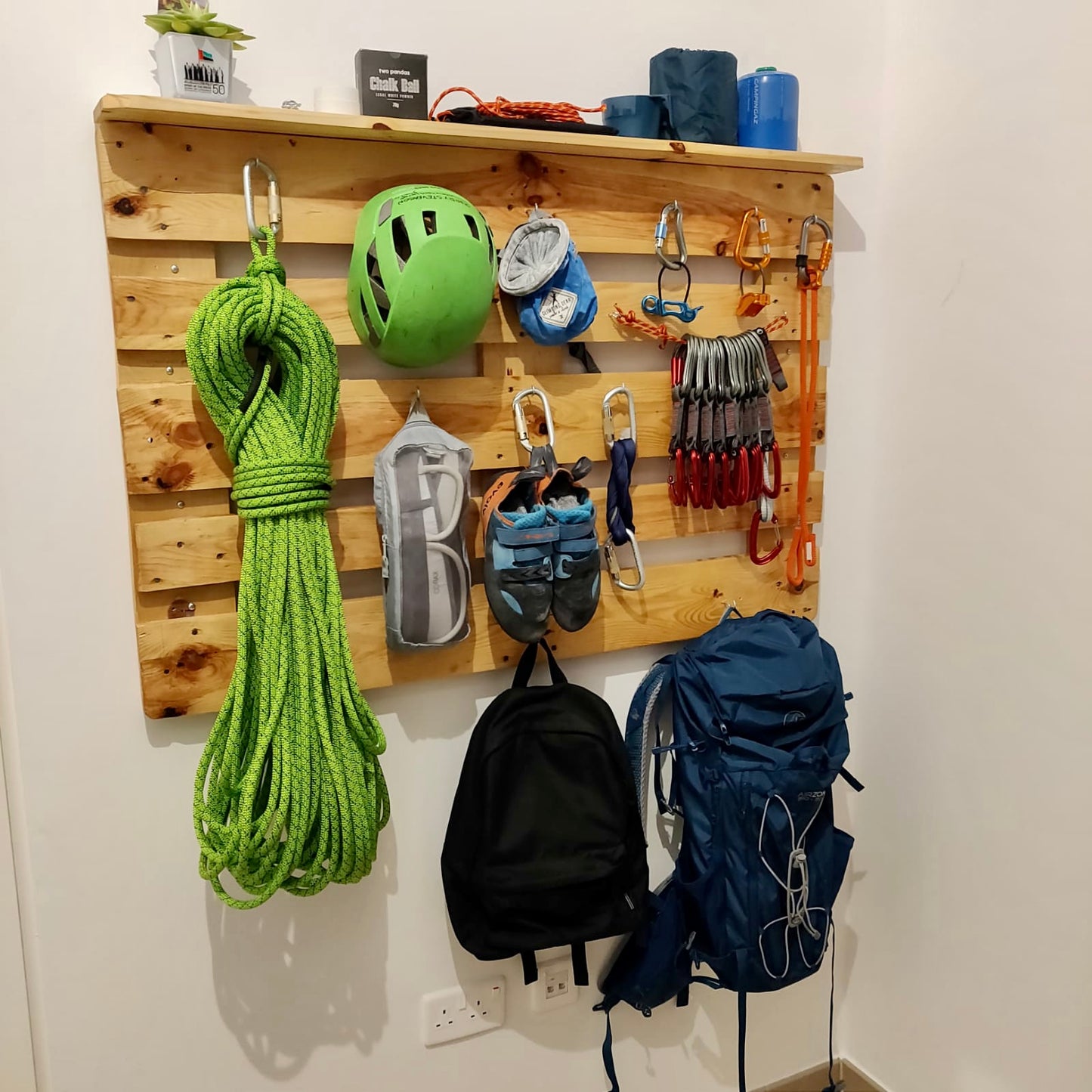 Pallet Wall Sports Equipment Mount